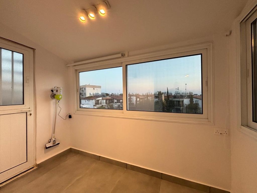 Venus Lighthouse 2B, Sea-View, Paphos Center Apartment Екстериор снимка
