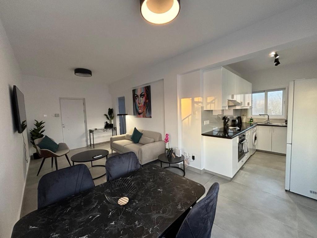 Venus Lighthouse 2B, Sea-View, Paphos Center Apartment Екстериор снимка