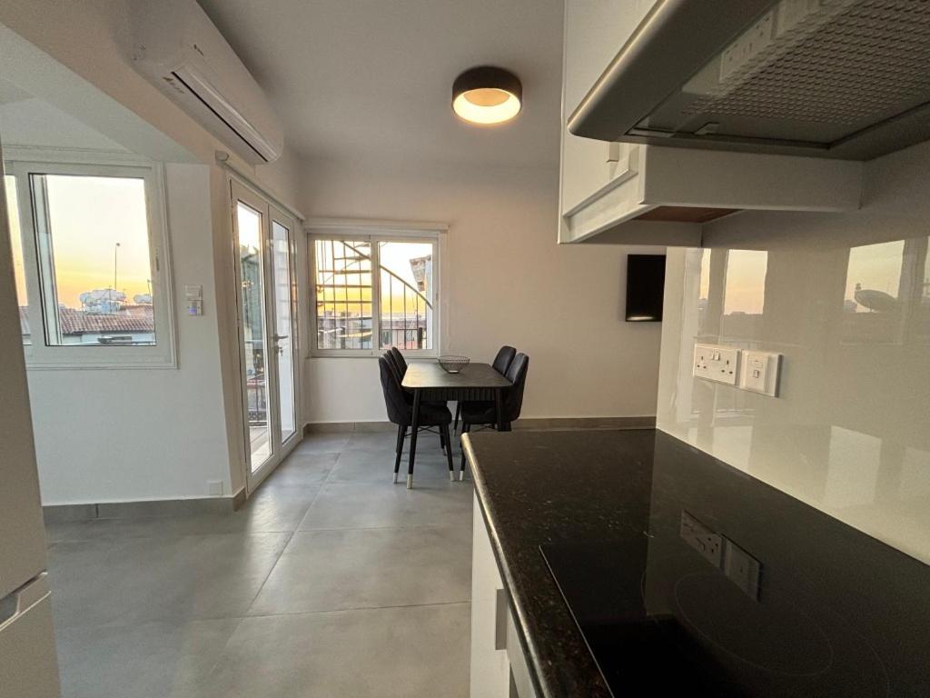 Venus Lighthouse 2B, Sea-View, Paphos Center Apartment Екстериор снимка