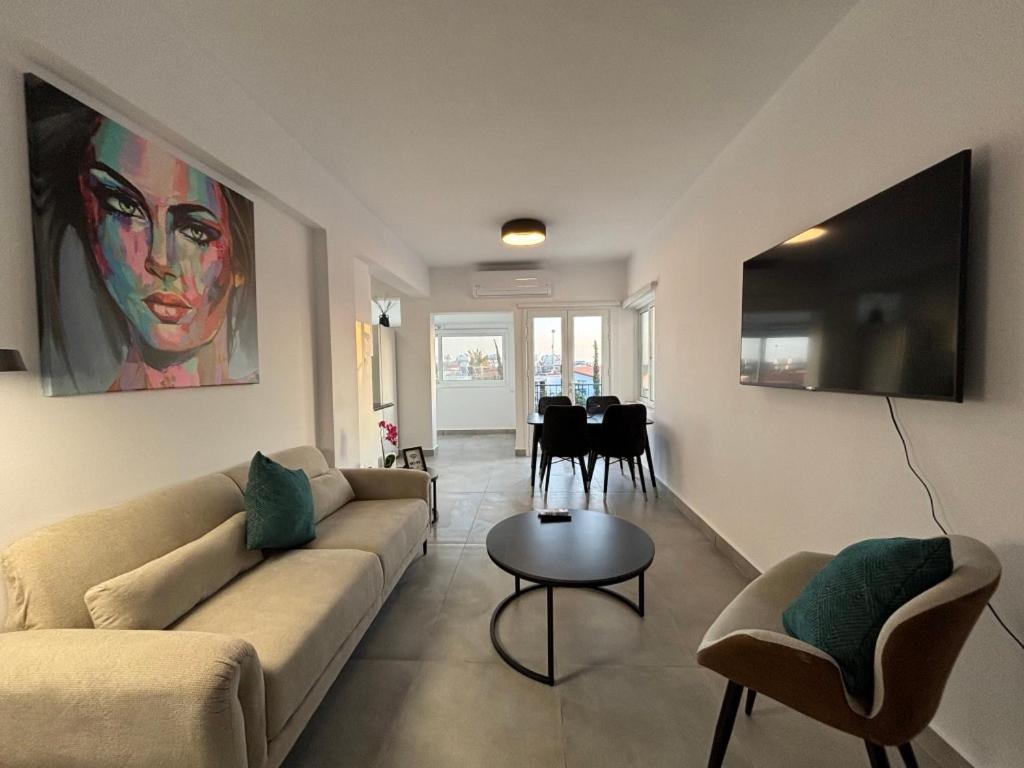 Venus Lighthouse 2B, Sea-View, Paphos Center Apartment Екстериор снимка