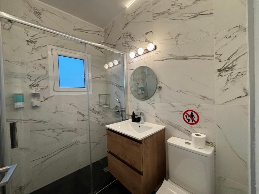 Venus Lighthouse 2B, Sea-View, Paphos Center Apartment Екстериор снимка