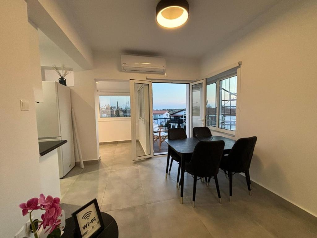 Venus Lighthouse 2B, Sea-View, Paphos Center Apartment Екстериор снимка