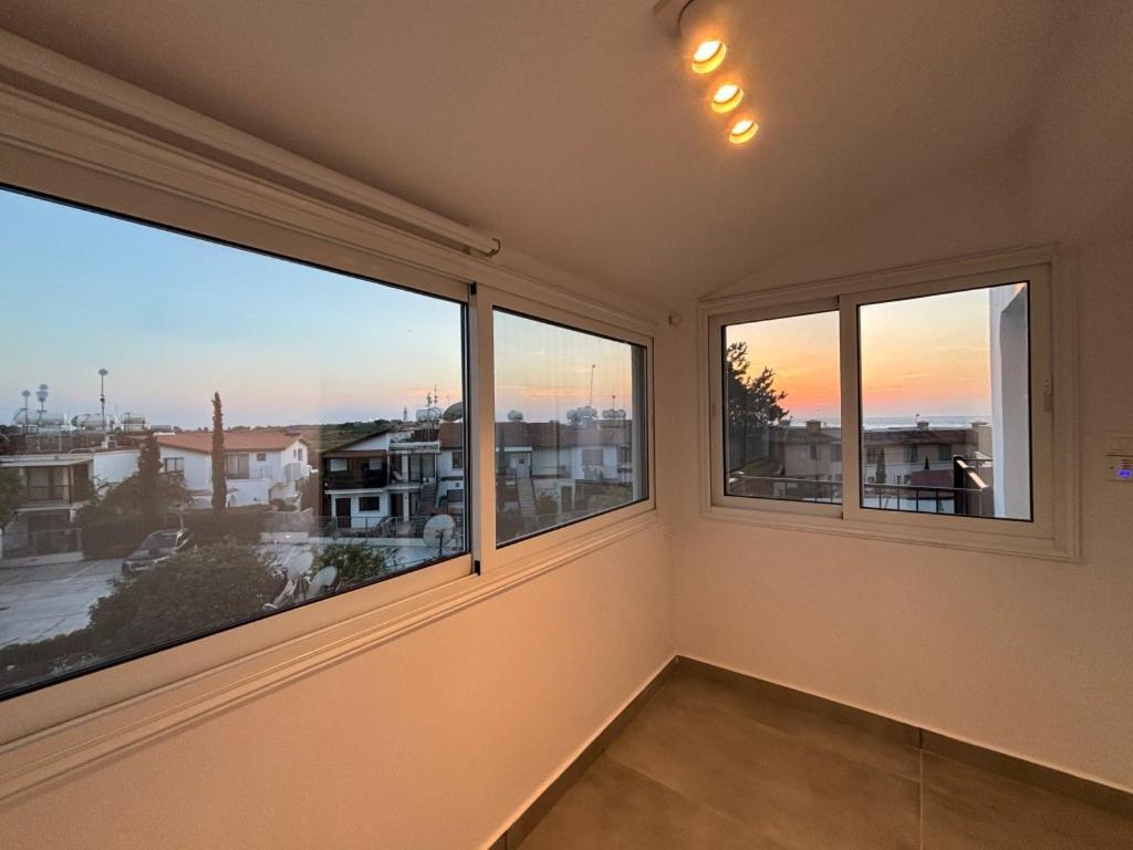 Venus Lighthouse 2B, Sea-View, Paphos Center Apartment Екстериор снимка