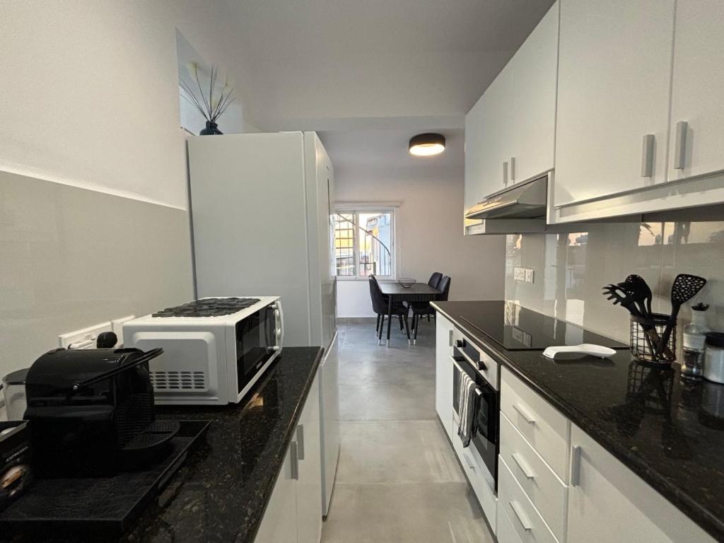 Venus Lighthouse 2B, Sea-View, Paphos Center Apartment Екстериор снимка